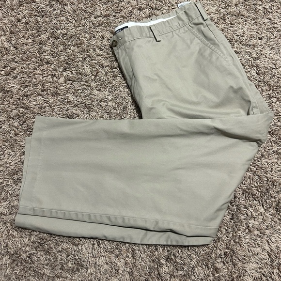 Men’s Docker’s Khaki pants - Picture 1 of 3
